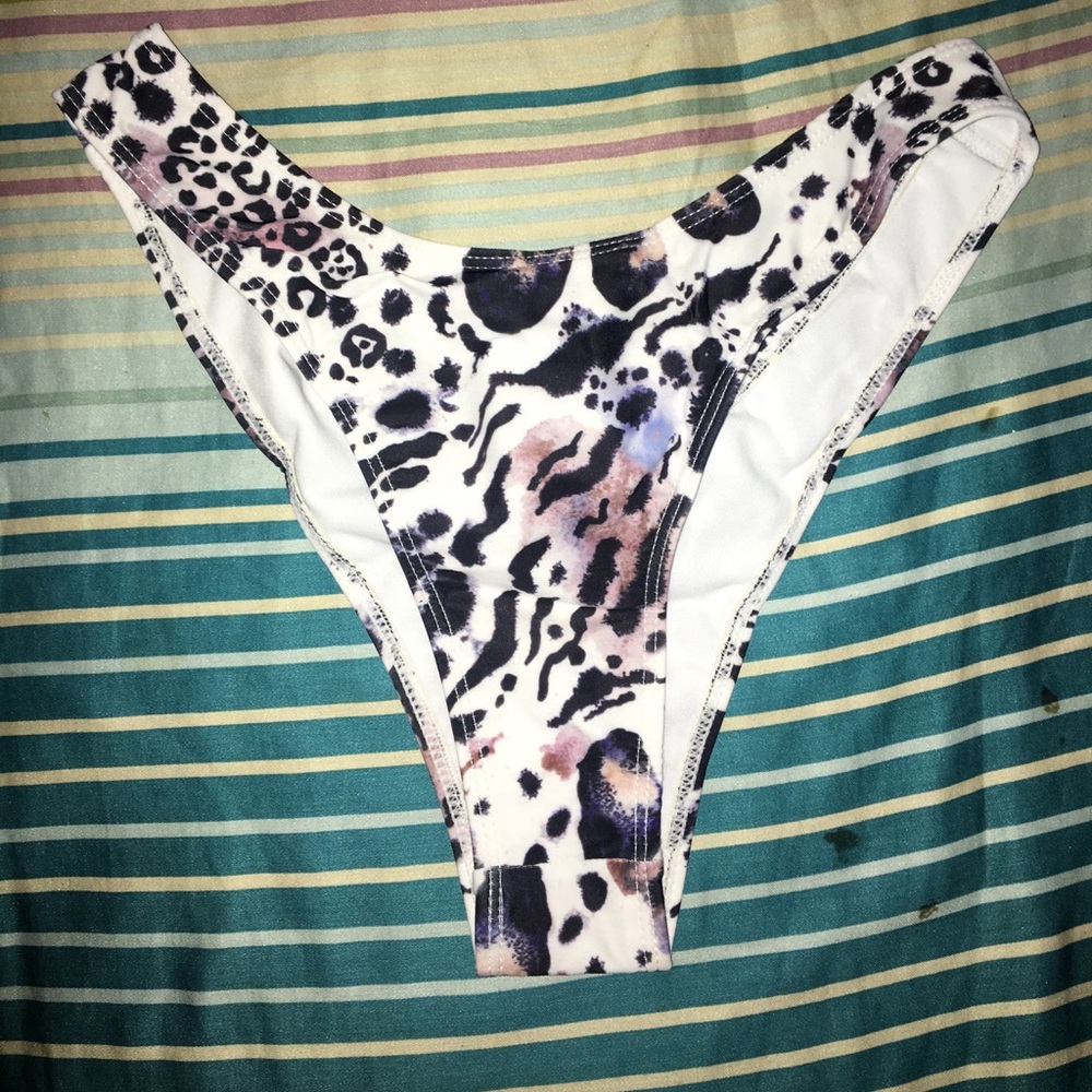 🌊 Bikini Bottom - Picture 2 of 2